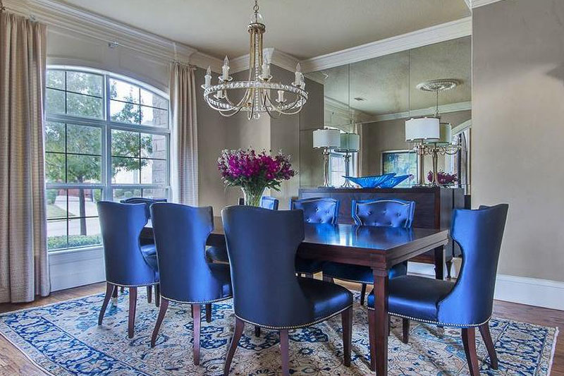 Diningroom with blue and white combo