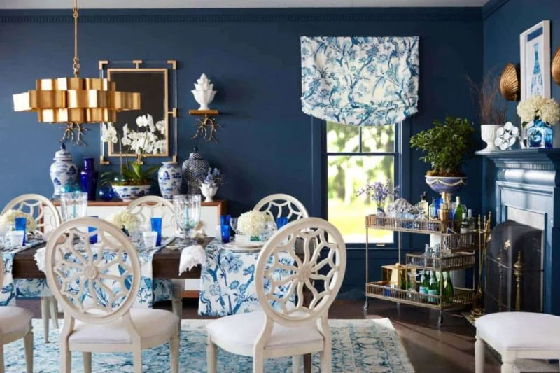 Shades of blue in dining